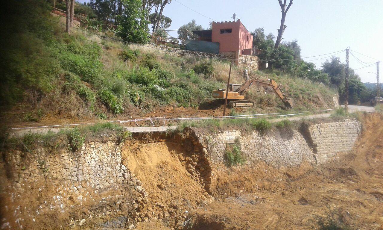  صيانة طريق العبادية - الهلالية وبناء حائط جديد بدعم وتمويل من وزارة المهجرين